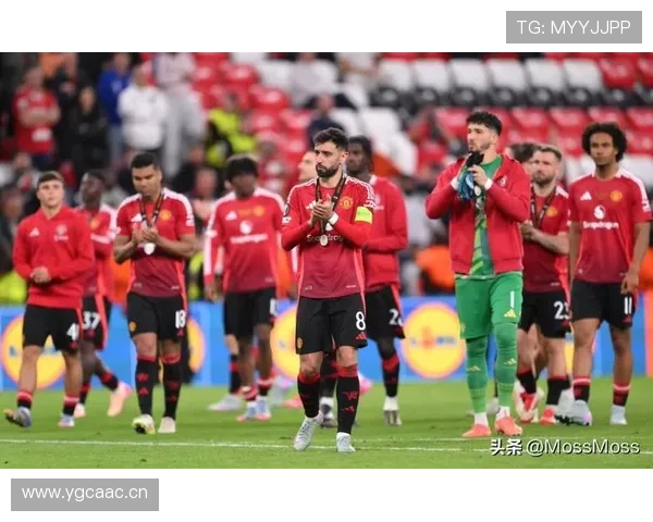 曼联转会策略争议引发关注,对球队赛季表现稳定性构成挑战