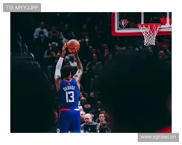 保罗·乔治居然这么节俭？私下穿破球鞋逛街，明星光环全无！