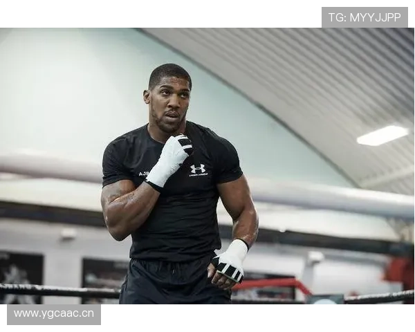 安东尼·约书亚健身房行头比我家赛季花销还带感，谁能想象拳击手私底下这奢华？