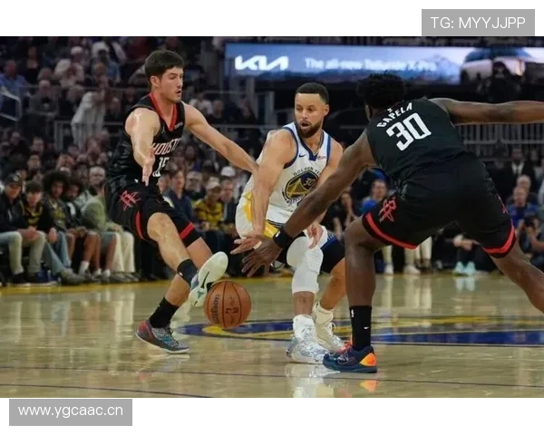 布克挡拆单打效率提升，关键回合接近库里